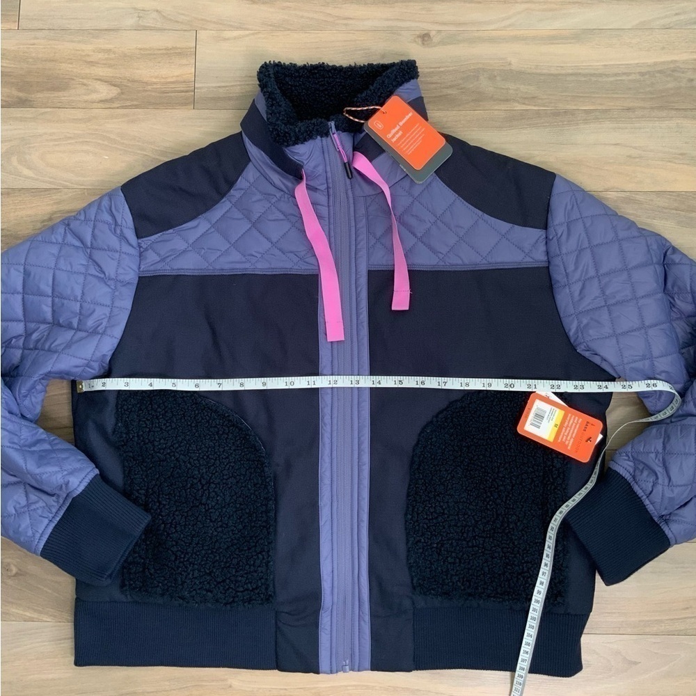 BASS OUTDOOR QUILTED-TRIM ZIP BOMBER JACKET IN HERON MULTI - Picture 4 of 8